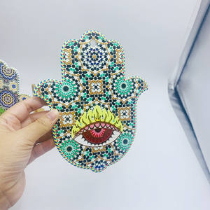 Vente en gros de grand dessous de plat en céramique en forme de main de Fatima - Product Image 6