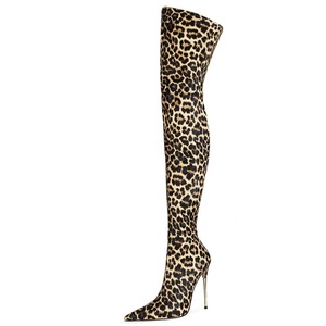 รองเท้าบูทผู้หญิงสีลายเสือดาวพิเศษสำหรับฤดูหนาว แบบสวมสูงเหนือเข่า หัวแหลม ส้นสูงบาง สไตล์แฟชั่นตะวันตก รองเท้าสไตล์สตรีท - Product Image 3