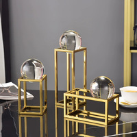 Ornement de décoration d'intérieur en fer forgé style européen avec boule de cristal créative pour entrées, hôtels, restaurants – Fabrication chinoise, vente en gros