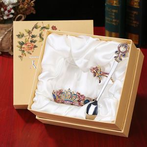 Taza de Té de Vidrio con Asa, Diseño Único de Corona Esmaltada, Ideal para Regalo - Product Image 6