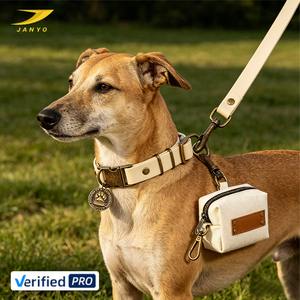 JANYO 2026 Nouvelle laisse pour chien en <span class=keywords><strong>cuir</strong></span> tressé personnalisée, ensemble collier clouté, quincaillerie dorée, équipement de luxe pour animaux de compagnie pour toutes les races - Product Image 1