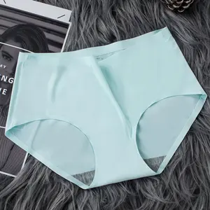 2021 venda quente Meados de cintura cuecas de seda gelo feminino respirável tamanho grande calcinha sem costura