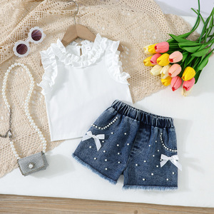 Completo Estivo per Ragazze in Stile Europeo e Americano, T-shirt Bianca Senza Maniche con Volant, Perle e Fiocchi, <span class=keywords><strong>Shorts</strong></span> in Denim, Set 2 Pezzi - Product Image 2