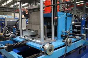 Mingmu Automatic CZ <span class=keywords><strong>Purlin</strong></span> Channel Máquina formadora de rollos para construcción de edificios con PLC que hace canales de perfil C/U/Z - Product Image 5