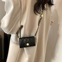 Sac à main matelassé mini pour femme avec chaîne, petit sac de luxe compact, pochette de soirée pour filles, sac à main tendance pour femme pour le quotidien
