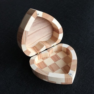 Scatola di legno a forma di <span class=keywords><strong>cuore</strong></span> di immagazzinaggio del supporto del regalo dell'anello dei gioielli di nozze a buon mercato all'ingrosso - Product Image 5