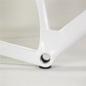 2023 nouveau Style peinture <span class=keywords><strong>de</strong></span> couleur blanche casque <span class=keywords><strong>de</strong></span> vélo à engrenages fixes 1-1/8 ''à 1-1/2'' <span class=keywords><strong>cadre</strong></span> <span class=keywords><strong>de</strong></span> piste en Fiber <span class=keywords><strong>de</strong></span> carbone pour vélo <span class=keywords><strong>de</strong></span> piste en carbone - Product Image 5
