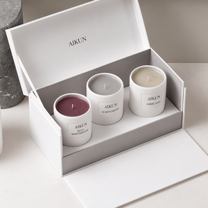 Ensemble cadeau de bougies parfumées Aikun en trois pièces avec étiquette personnalisée, pot blanc, couleurs de cire assorties, boîte rigide, OEM ODM pour les cadeaux de fête - Product Image 1
