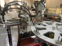 Deux systèmes d'assemblage Machine d'assemblage de roulette semi-automatique