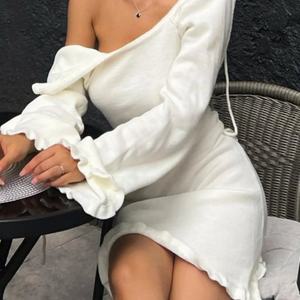 Nuevo Vestido Mini Sexy de Punto Suave con Espalda Descubierta y Manga Larga para Mujer, Vestido Ajustado con Detalle de Volantes - Product Image 1