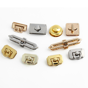 Biểu Tượng Tùy Chỉnh Kim Loại Ổ Khóa Phần Cứng Phụ Kiện Túi Hợp Kim Kẽm Khóa Kim Loại Tay Túi Xoắn Lần Lượt Ổ Khóa Cho Phụ Nữ Túi - Product Image 3
