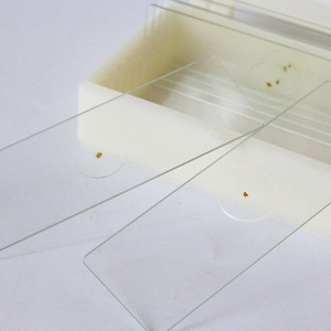 Lames microscopiques : sections clairement structurées, colorées et préparées par ponçage transversal de os frais et dur, utilisées dans la recherche scientifique. - Product Image 3