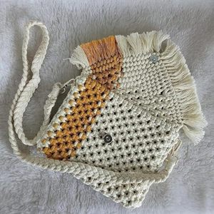Bolso Tote de Macramé Bohemio, Bolso de Playa Hecho a Mano con Asas de Madera, Diseño Intrincado de Nudos - Product Image 2