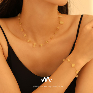 Bracelet et collier en acier inoxydable plaqué or avec pierre naturelle translucide jaune |   Bijoux statement au design simple - Product Image 2