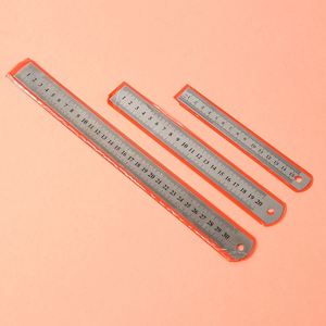 Regla de Acero Inoxidable de Doble Cara con Bordes Reforzados, Disponible en Tamaños de 15 cm/20 cm/30 cm, Ideal para Estudiantes, Exámenes y Mediciones - Product Image 1