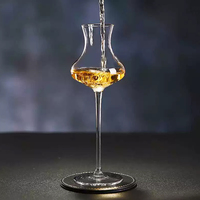 Unieke gepersonaliseerde handgemaakte kristallen geribbelde cocktailglazen met hoge steel, aangepast logo, elegante Europese lichte luxe, 4.4oz whiskyglas
