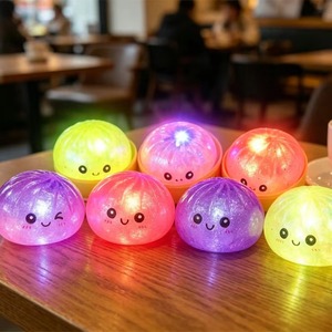 Nuevo <span class=keywords><strong>Juguete</strong></span> Sensorial Antiestrés 2026: Dumpling Luminoso, Estrujable y de Recuperación Lenta - Product Image 3