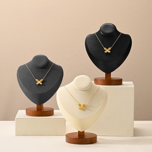 Expositor de Collares Personalizado de Madera Maciza con Microfibra, Soporte para Collares, Modelos de Cuello, Exhibición de Colgantes y Soporte para Máscaras de Cuello - Product Image 1