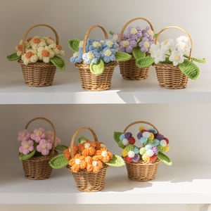 باقة زهور ونباتات في أصيص مصنوعة يدويًا من خيوط الصوف لعام 2024، تصميم اصطناعي مع زهور التوليب المصنوعة يدويًا في أصيص - Product Image 5