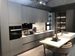 Accesorios de Hardware de Alta Calidad, Gabinete de Cocina Pequeño Moderno Gris y Diseño de Puerta con Tirador Integrado - Product Image 3