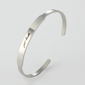 Dropshipping Bracelet en acier inoxydable plaqué or 18 ct avec gravure en forme de C Bijoux personnalisés avec gravure - Product Image 2