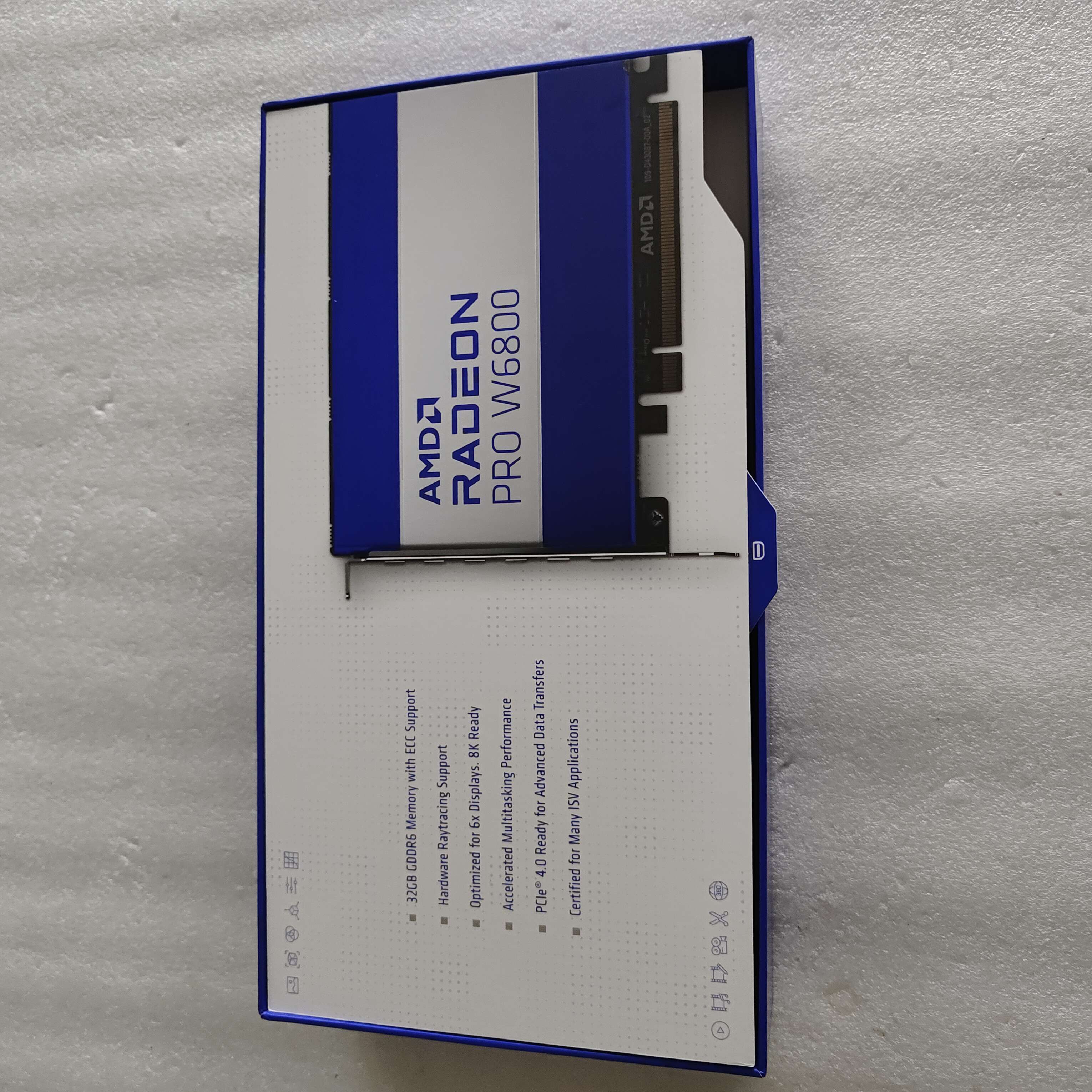 AMD Radeon Pro用の新しいW6800 W6800 32GB GDDR6256ビット