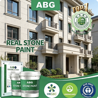 Peinture texturée mate à base de pierre véritable avec granulats de roche naturelle pour les façades de villas champêtres idylliques