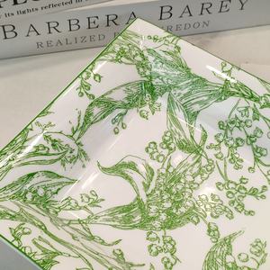 Service de table en céramique exquis motif orchidée verte, comprenant assiettes et tasses - Product Image 5