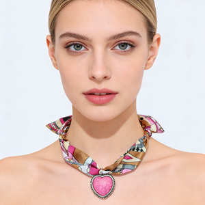 Trendige Türkis-Herzanhänger Seidenschal-Halskette für Damen für Formelle Anlässe und als Geschenk mit Diamant-Türkis Hauptstein - Product Image 1