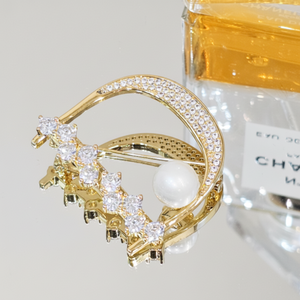 Ilhostore D Cubic Premium Fine Brooch Broches en métal de qualité supérieure - Product Image 1