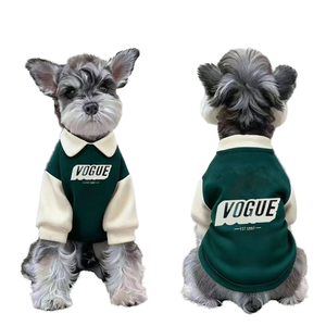 Sudadera con capucha para perro estilo polo, informal y superventas, con diseño escolar, estampado de letras sencillas y combinación multicolor. - Product Image 1