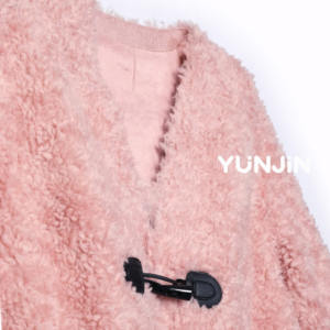 Abrigo rosa <span class=keywords><strong>de</strong></span> piel <span class=keywords><strong>de</strong></span> oveja con cuello en V para mujer y niña, Chaqueta corta <span class=keywords><strong>de</strong></span> lana <span class=keywords><strong>de</strong></span> cordero para mujer, abrigo 2025 - Product Image 3