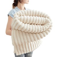 Pour les meilleures ventes |   Commerce extérieur transfrontalier |   Couverture en flanelle de polyester à rayures de style minimaliste |