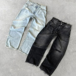 Jeans Rectos Desgastados con Logotipo Personalizado Bordado, Jeans Anchos Rotos Estilo Streetwear, Jeans de Mezclilla Vintage Y2K con Borde Crudo para Hombre - Product Image 1