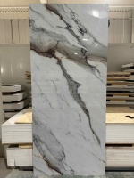 Lembaran PVC Marmer Modern 2.5mm Warna Emas Tahan Air Ringan Tahan Api Mudah Dibersihkan untuk Pelapis Interior