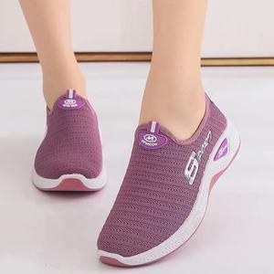 รองเท้าวิ่งผู้หญิงสไตล์เกาหลีแบบถัก Fly Knit น้ำหนักเบาพิเศษ สำหรับฤดูใบไม้ผลิ ฤดูร้อน ฤดูใบไม้ร่วง ระบายอากาศได้ดี รองรับแรงกระแทก ยืดหยุ่น ทนทานต่อการสึกหรอ ผลิตจากผ้าตาข่ายและ EVA - Product Image 5