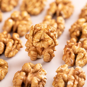 Hạt óc chó Tân Cương đã bóc vỏ, loại A, nguyên hình, lý tưởng làm đồ ăn nhẹ & làm bánh, mã HTR-001 - Product Image 2