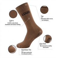 Chaussettes de yoga antidérapantes en fibre de bambou beige pour femmes, design personnalisé OEM, idéales pour la gym, la barre, le Pilates et les exercices athlétiques.