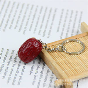 Llavero Creativo con Colgante de Frutas Simuladas: Uva, Fresa, Granada, Sandía - Product Image 6