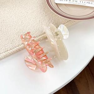 กิ๊บหนีบผมอะคริลิคสีรุ้งลายทางขนาดใหญ่ ดีไซน์หรูหราสำหรับผู้หญิง ผมหนา - Product Image 2