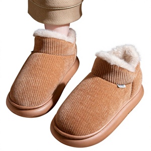 Chaussons d'intérieur chauds pour femmes et hommes, à talon épais en EVA, entièrement doublés en peluche, pour l'automne et l'hiver, idéaux pour la période post-partum, type bottes de neige. - Product Image 1