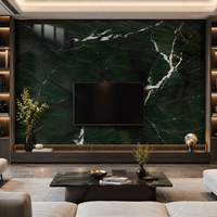 Dalle en pierre frittée aspect marbre vert avocat foncé brillant poli 1600x3200 avec veines or blanc grand format