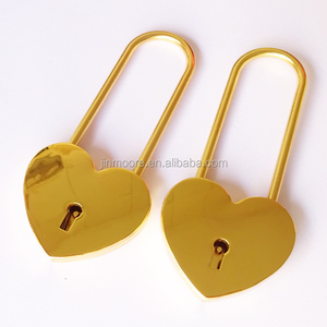 Khóa Móc Khóa Hình Trái Tim Tình Yêu Màu Vàng Bóng Chất Lượng Cao Với Chìa Khóa - Product Image 4