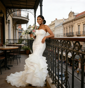 Abiti <span class=keywords><strong>da</strong></span> <span class=keywords><strong>sposa</strong></span> a sirena senza spalline <span class=keywords><strong>da</strong></span> donna con splendidi ricami in argento e strascico a balze, <span class=keywords><strong>taglie</strong></span> <span class=keywords><strong>forti</strong></span> - Product Image 4