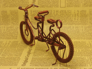 Modèle <span class=keywords><strong>de</strong></span> vélo à deux places en forme <span class=keywords><strong>de</strong></span> <span class=keywords><strong>roue</strong></span> <span class=keywords><strong>de</strong></span> fleurs créative faite à la main, décoration en fil d'aluminium, cadeau - Product Image 5