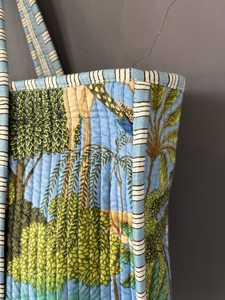 Sac fourre-tout matelassé en coton imprimé, motifs ethniques de créateur, rembourrage doux, poignées robustes, sac à bandoulière pour voyage et shopping - Product Image 3