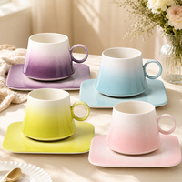 Ensemble tasse et soucoupe en porcelaine dégradée avec anse en forme d'anneau, glaçure ombrée, design contemporain, compatible lave-vaisselle, sans BPA, pour la maison, le bureau, ou comme cadeau