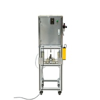 Commerciële automatische roestvrijstalen machine voor het schillen, ontpitten en snijden van appels, sinaasappels, perziken en kiwi's voor industrieel gebruik.