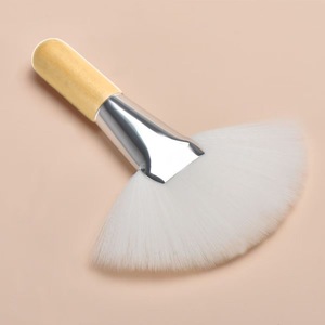 แปรงแต่งหน้าขน<span class=keywords><strong>สั้น</strong></span>ด้ามจับสั้น ขนแปรงหนานุ่มพิเศษ สำหรับทำความสะอาดใบหน้า ขนแปรงวีแกน ไม่ทำจากขนสัตว์ พร้อมโลโก้สั่งทำได้ - Product Image 4