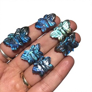 Mariposas de labradorita talladas, piedras preciosas iridiscentes azules en forma de flor de 20-25 mm para la fabricación de joyas - Product Image 1